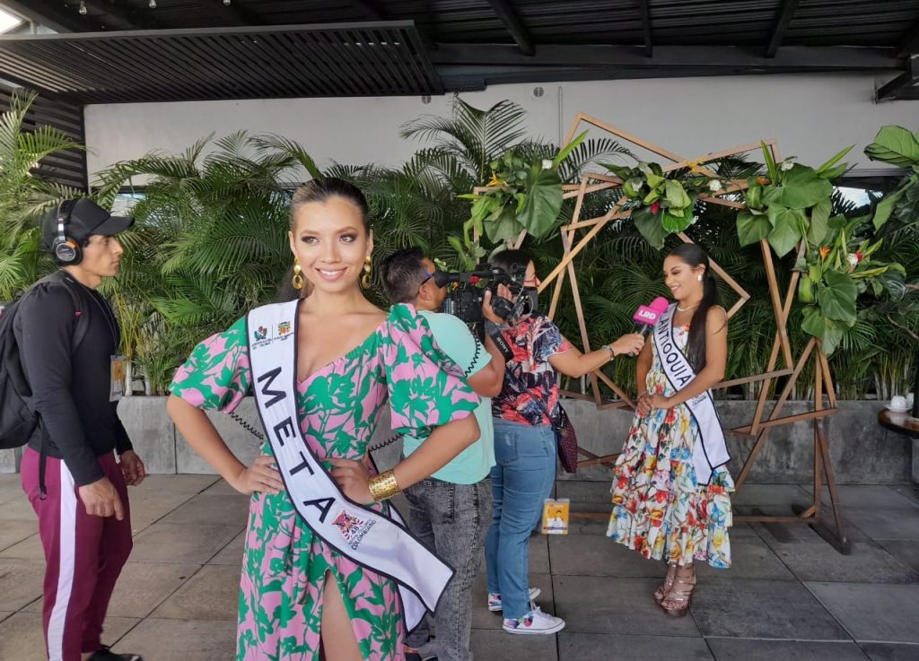 Ella es la reina número 48, del festival folclórico colombiano