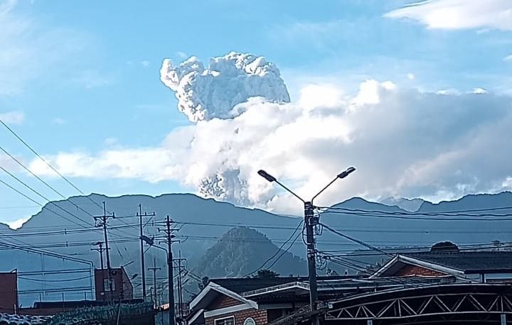 El volcán Nevado del Ruíz, sigue preocupando al Tolima