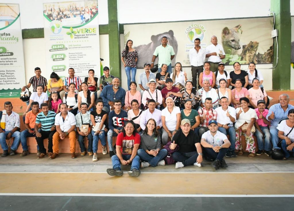 Campesinos del Tolima recibieron incentivo económico por continuar conservando los recursos naturales