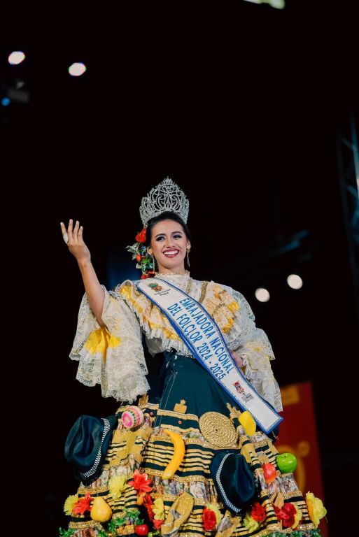 Ella es la reina de la versión bodas de oro del festival folclórico colombiano