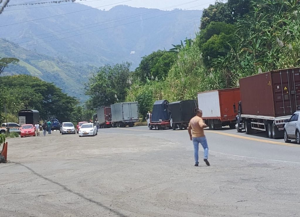 Gobierno Nacional no cedió a rebajar el precio del diésel, paro camionero continua