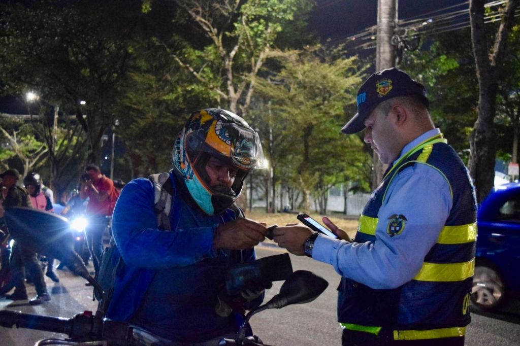 92 comparendos sancionatorios se impusieron por violar el día sin carro ni moto