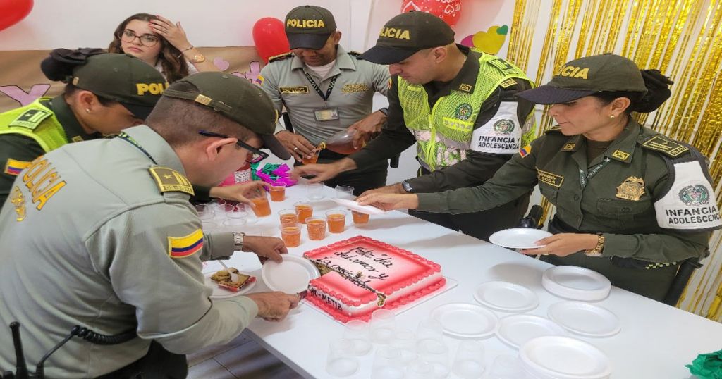 La Policía hace una pausa, para celebrar el día del amor y la amistad