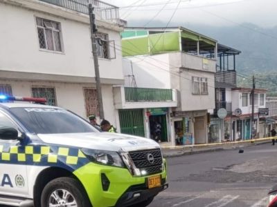 Estaba atracando una persona, que resultó ser policía, al final le dieron plomo