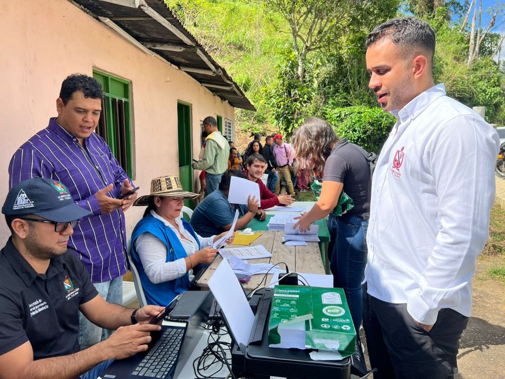 Gobernación del Tolima entregó más de 1000 bultos de fertilizantes en El Líbano para apoyar a los pequeños productores