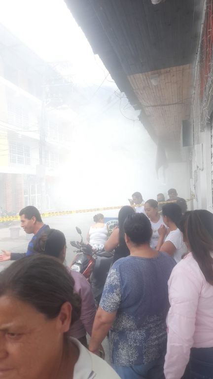 Explosión de pipeta de gas en restaurante de Cajamarca deja tres heridos