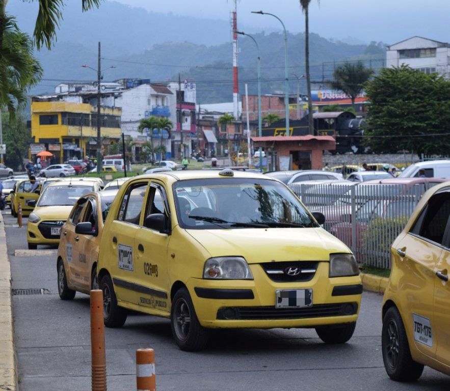 La tarifa de taxi en Ibagué aumento en un 7% desde ayer, es decir subió $500.