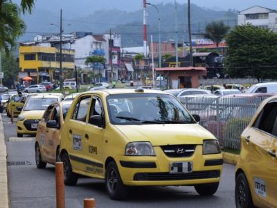 La tarifa de taxi en Ibagué aumento en un 7% desde ayer, es decir subió $500.