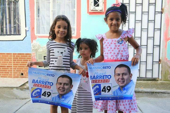 Critican candidato al Senado, por utilizar niños en campaña