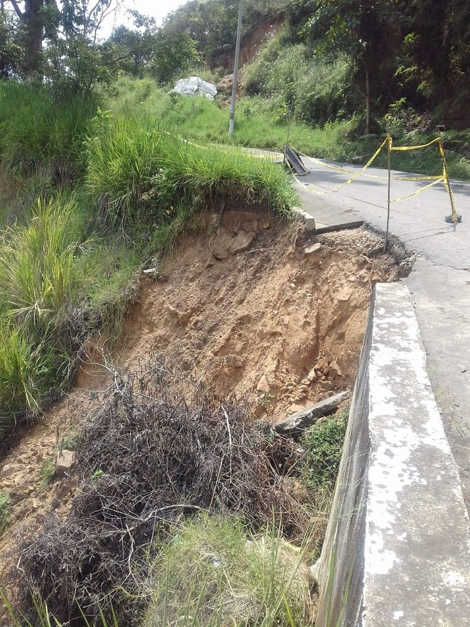 Emergencia en Icononzo por lluvias y alcalde no aparece