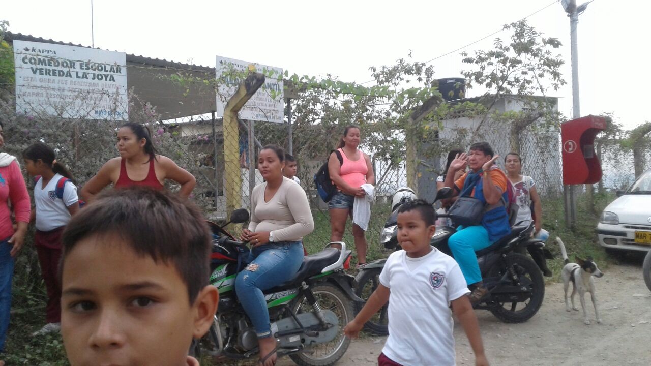 Comunidad pide sacar  docente y secreeducación Tolima lo sostiene