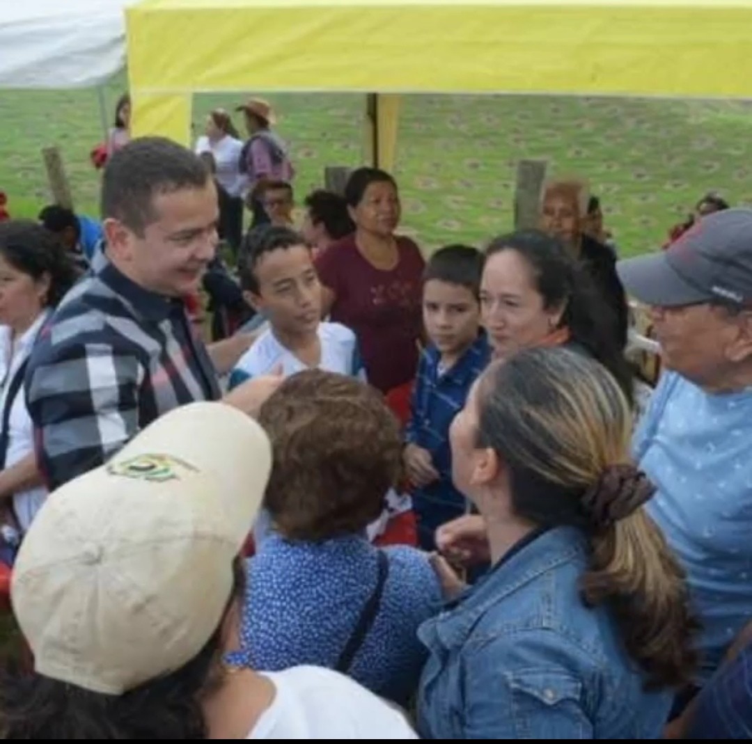 Senador Barreto negó estar con Pinto a la gobernación