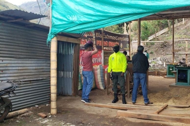 Capturados y maquinaria incautada en operativos conjuntos para proteger los recursos naturales del Tolima