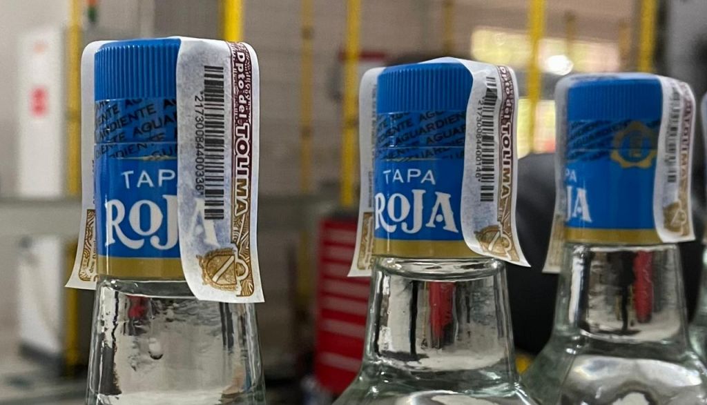 Sale al mercado nueva tapa de Aguardiente Tapa Roja con micromarcas de seguridad