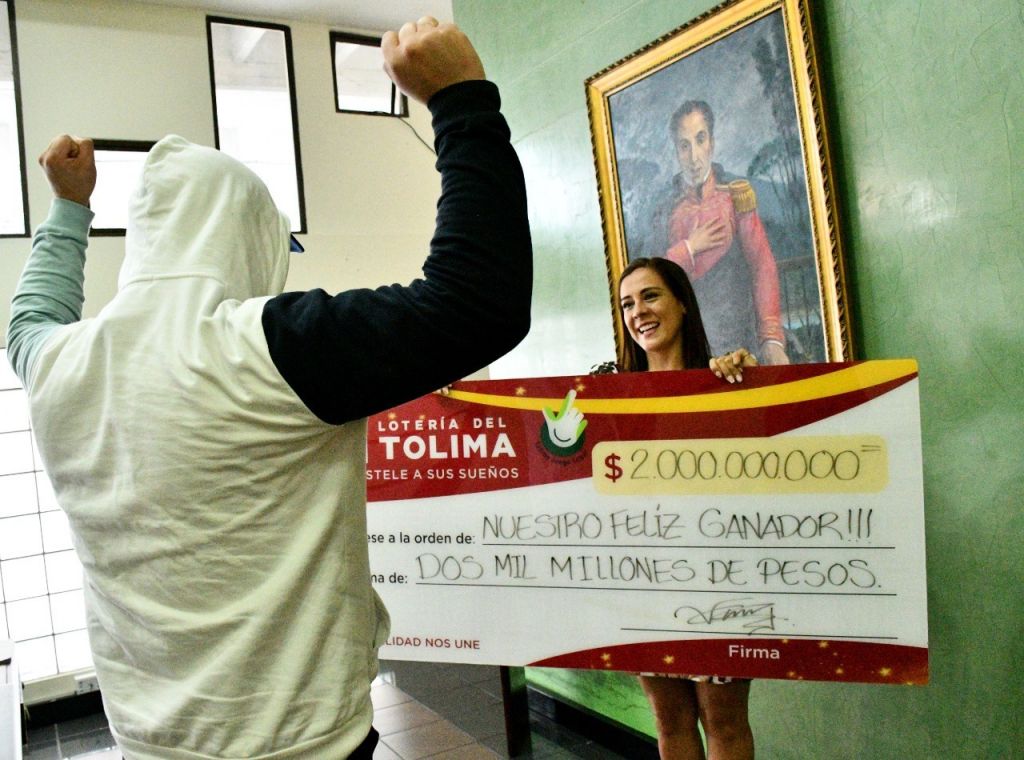 Se ganó 2 mil millones del premio mayor de la lotería del Tolima